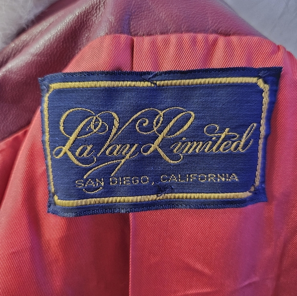 Vintage Plum Burgundy Belted Leather Jacket with Faux Fur Collar - Picture 3 of 10